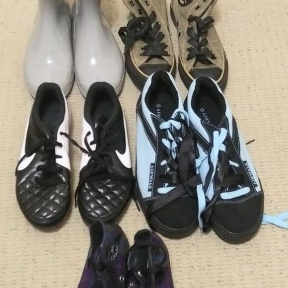 CLEARANCE SALE ; 5 shoes for 75 - Picture 7 of 7